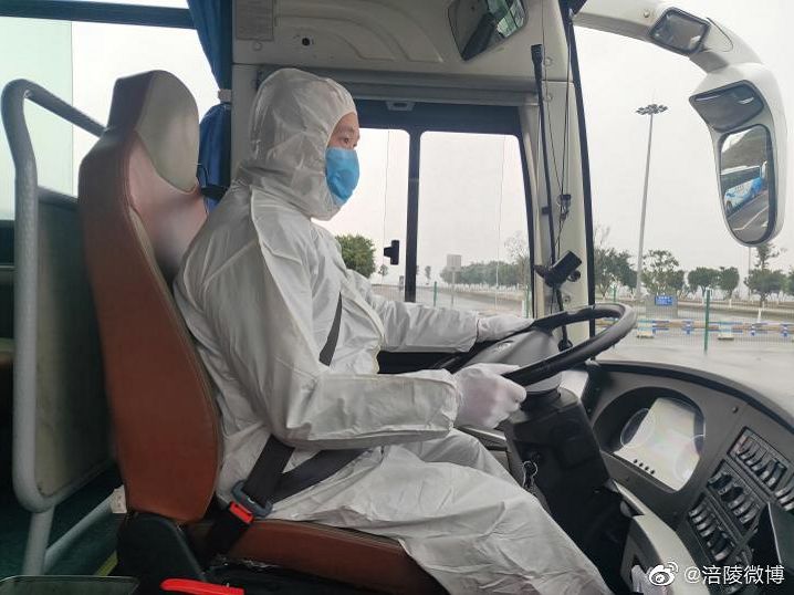 疫情下的生活：街道清冷、商贩孤单，城市仿佛被按下暂停键