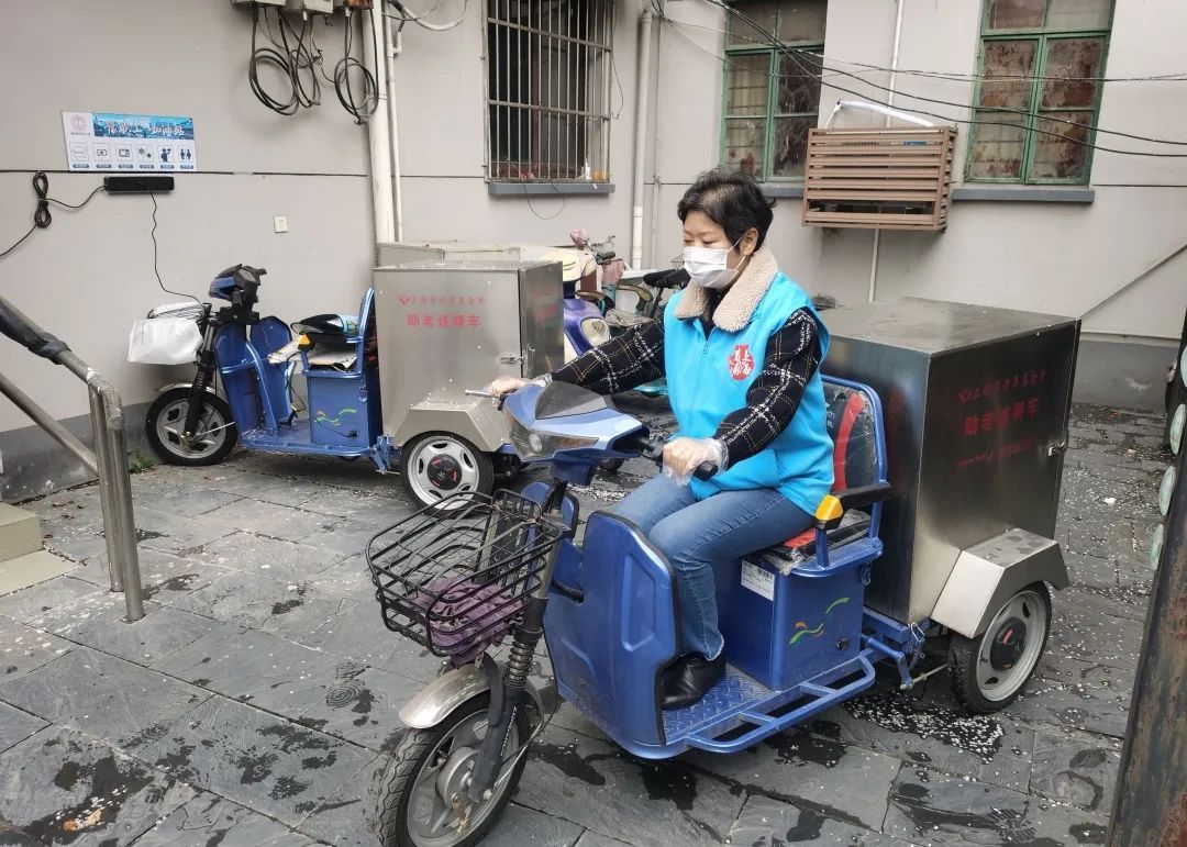 疫情下行动不便老人用餐难？豫园街道暖心送餐不停