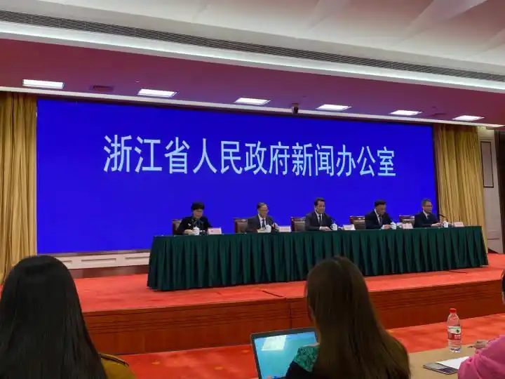 10月26日浙江疫情发布会：本土新增确诊0例，境外输入情况公布