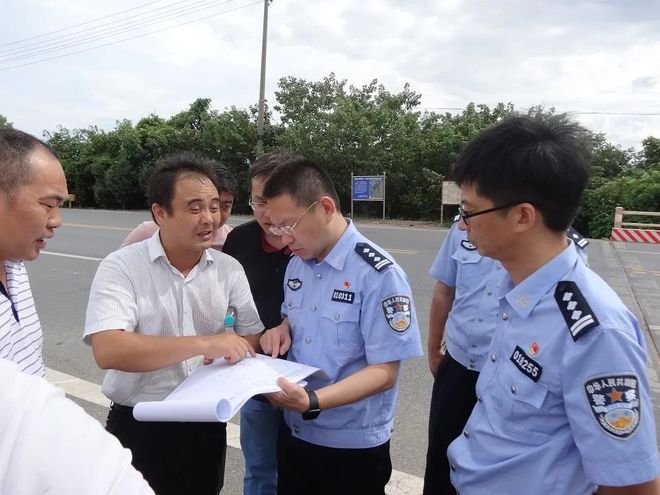 进贤交警多举措推进文明交通治理，整治隐患路段和违法违章行为