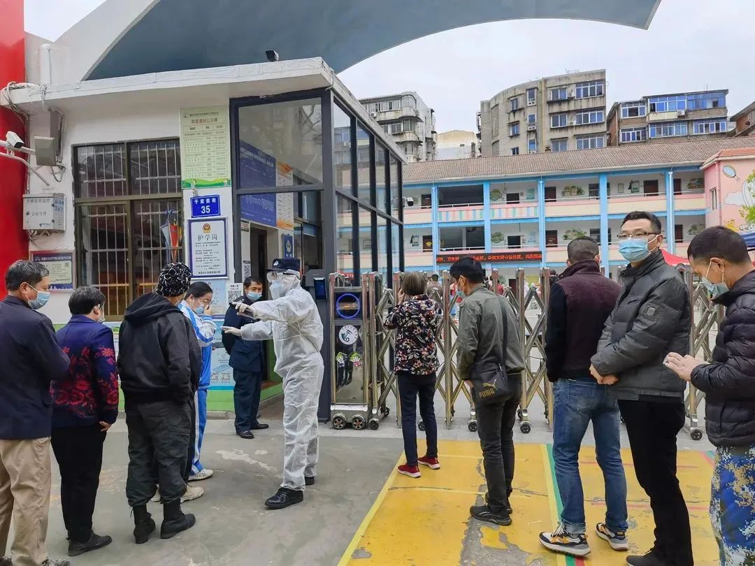 南昌警方闻令而动，全力护航四轮核酸检测，筑牢防疫屏障