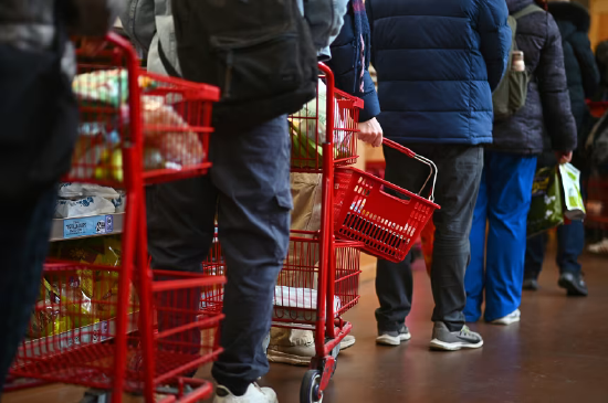 特朗普国情咨文谈经济，却忽略民众生活负担关键问题